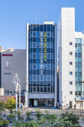 ▲明るく開放的な7階建て