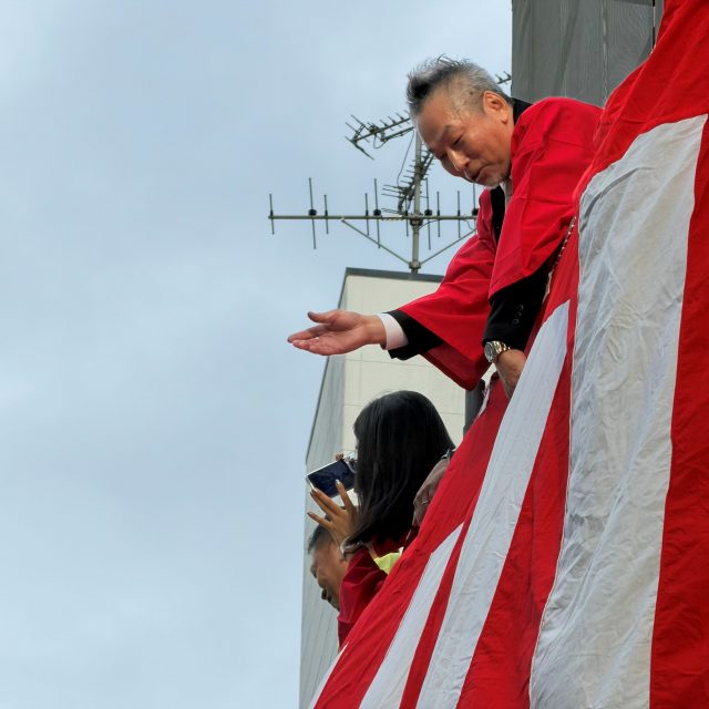 校長先生も餅まきに参加されました🎵