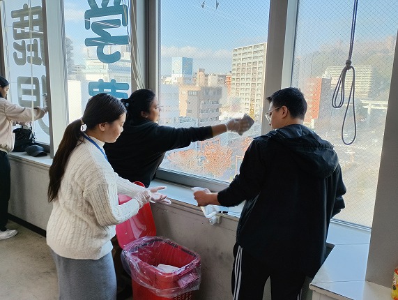 道路に面した窓はよりピカピカに👏