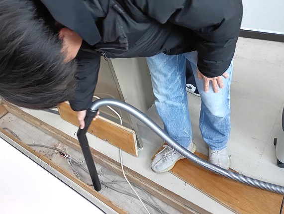 コンセント周りのほこりはしっかりと除去！