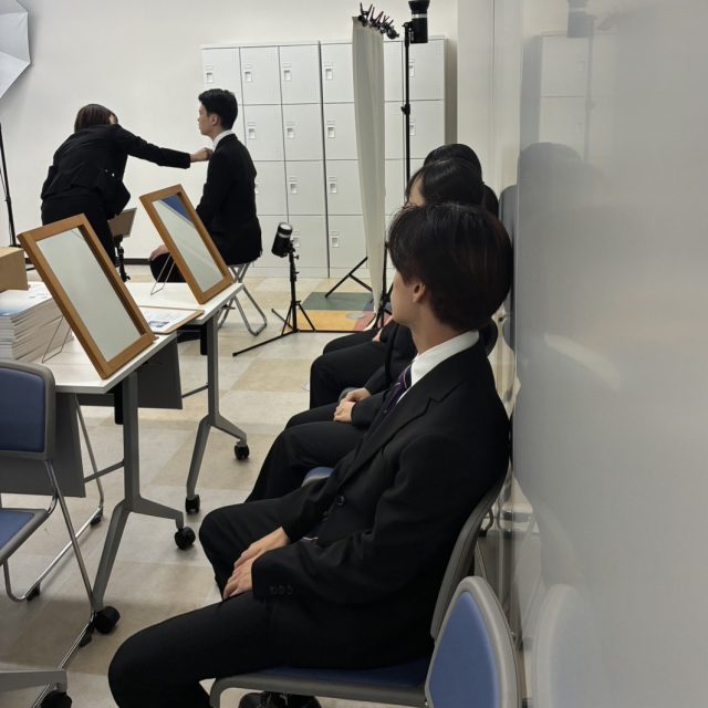 こちらは公務員科の就活用写真撮影です🎵