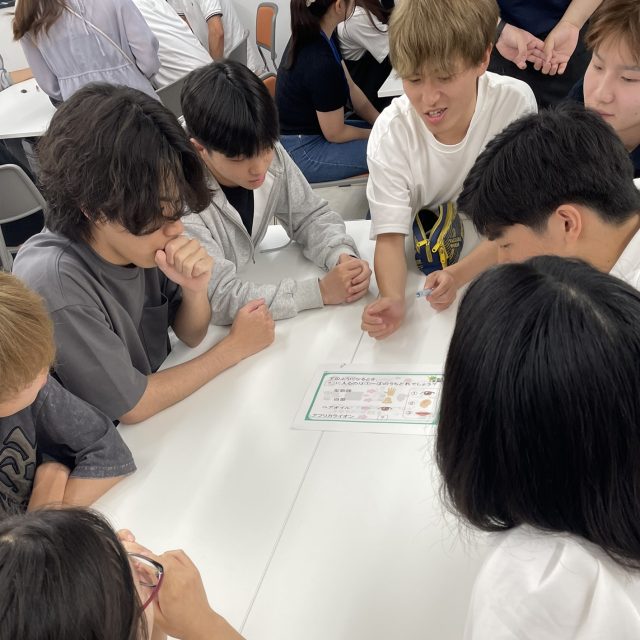 一緒になぞなぞを解読中・・・❓❓